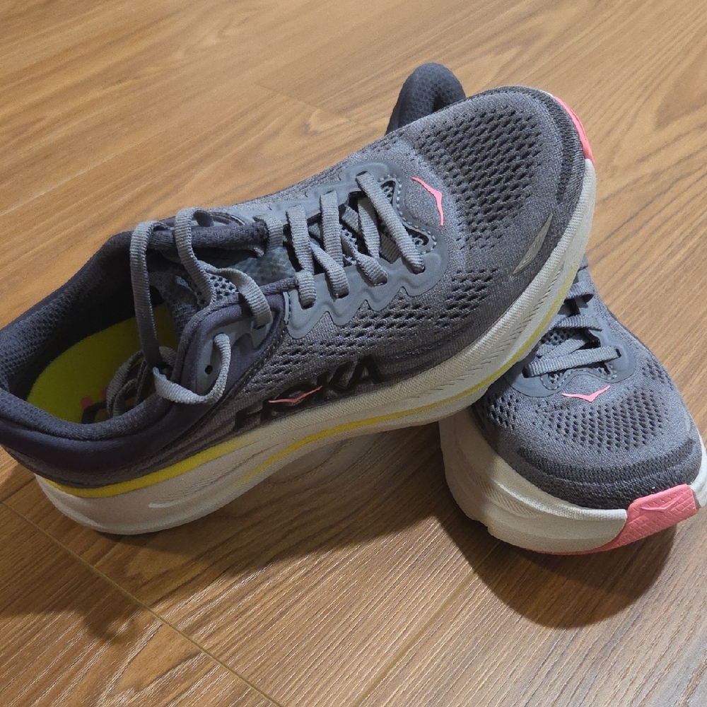 Women's Hoka Bondi Running Shoes Size 7 Grey And Pink